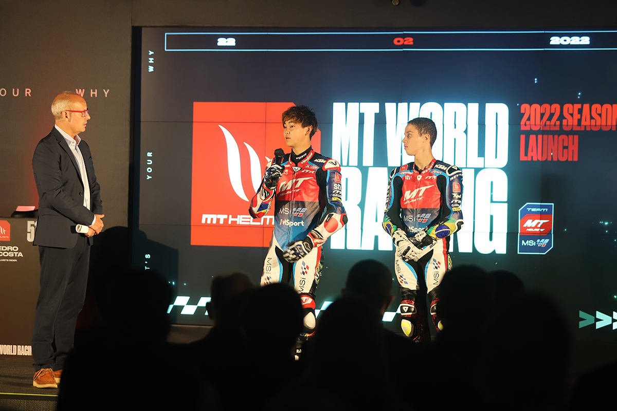 Ernest Riveras fue el maestro de ceremonias de la gala de presentación del equipo MT Helmets – MSI Spain Team 2022