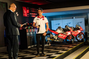 Pedro Acosta durante la presentación del equipo MT Helmets – MSI Spain Team de Moto3