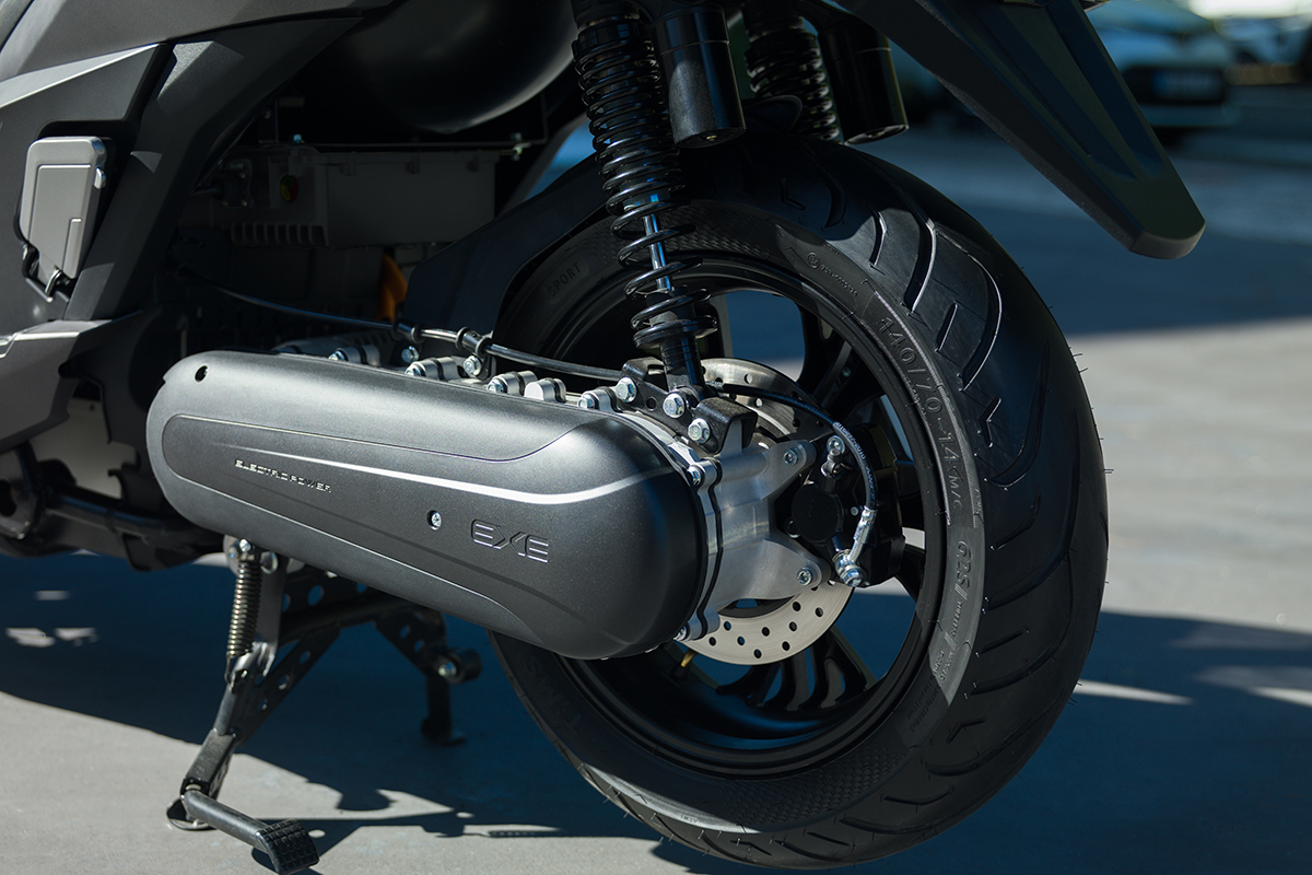 El nuevo scooter eléctrico Nerva Exe tiene un motor eléctrico de 12,1 CV de potencia, equivalente a un 125