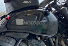 El depósito de esta moto pruebas de Triumph guarda similitudes con las Street