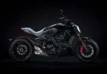 La nueva Ducati XDiavel Nera con el asiento en Azul Acero