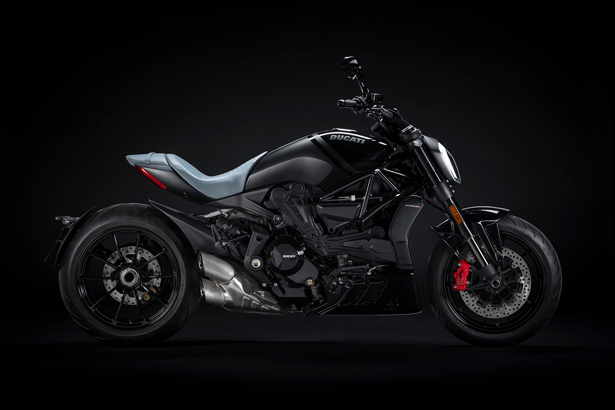 La nueva Ducati XDiavel Nera con el asiento en Azul Acero