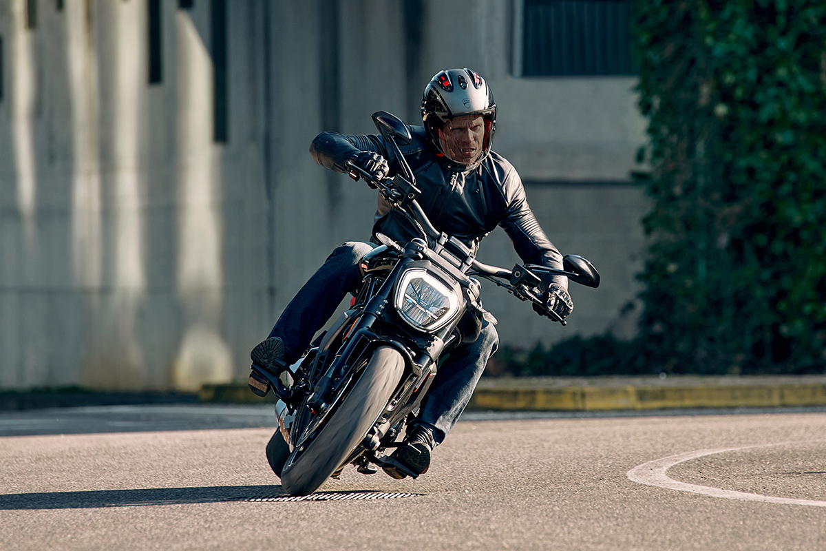 La nueva Ducati XDiavel Nera 2022, en acción