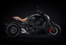 La nueva Ducati XDiavel Nera con el asiento en India (Marrón)
