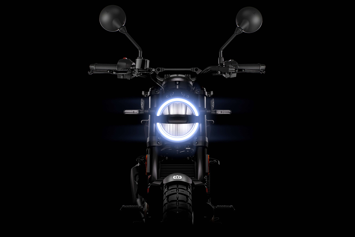 El faro delantero de la nueva Husqvarna Svartpilen 401 2022