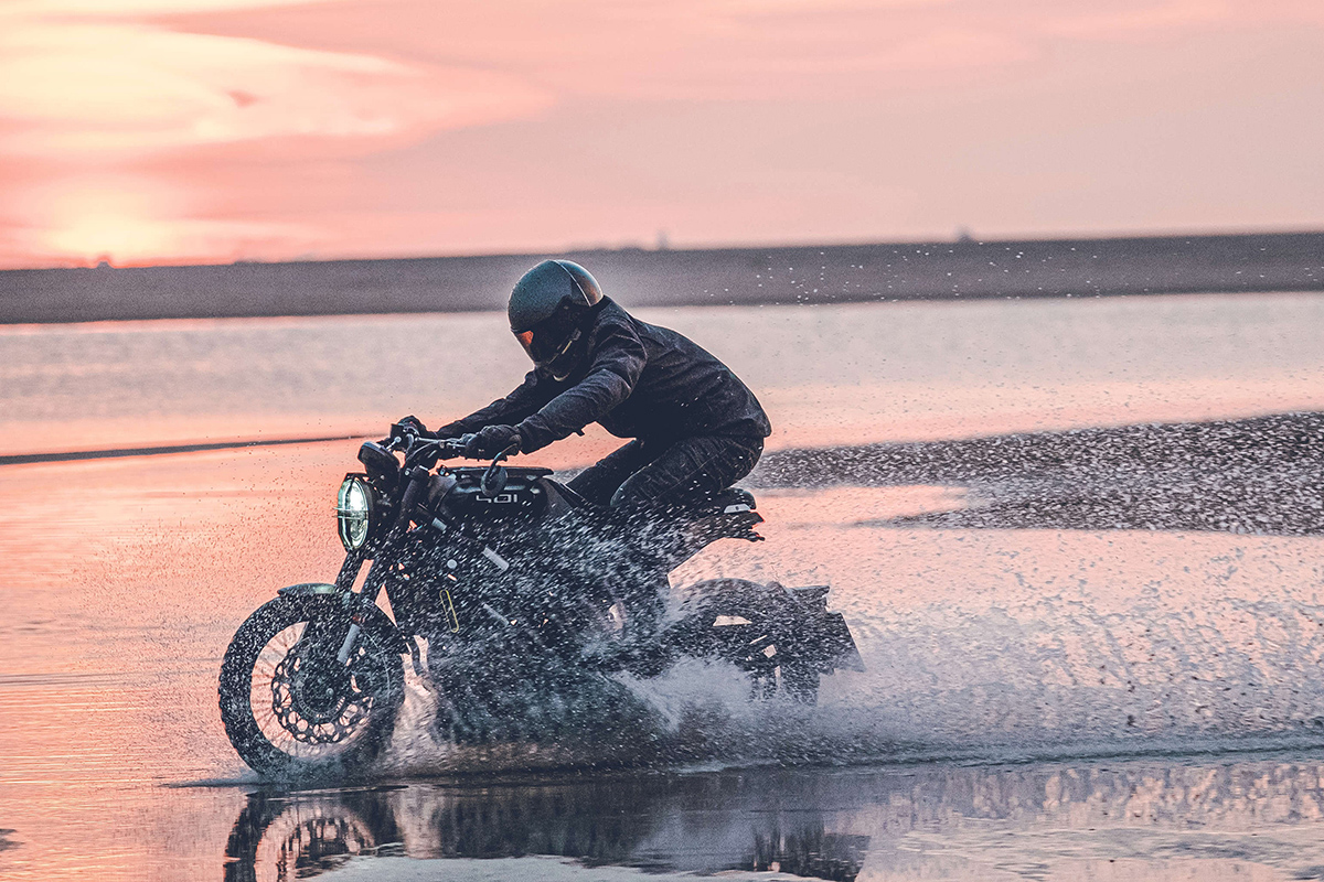 La nueva Husqvarna Svartpilen 401 2022 te llevará por donde quieras