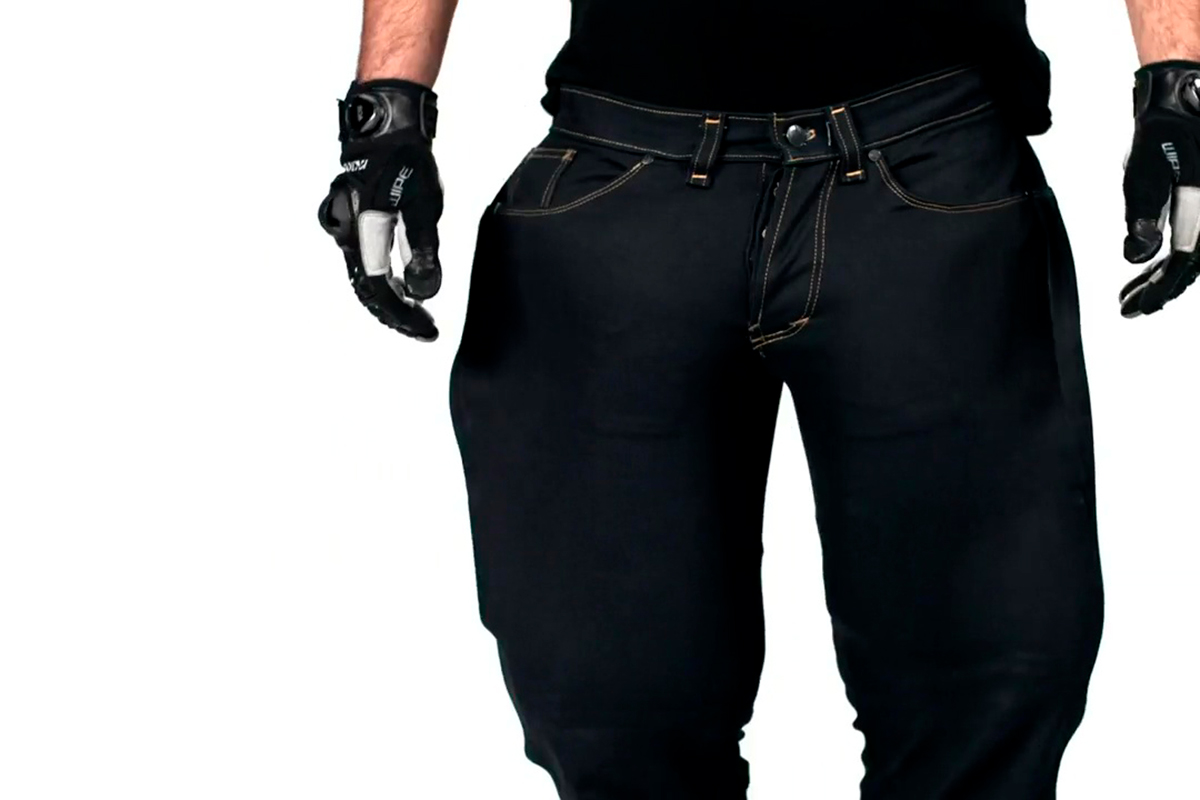 El pantalón airbag de Mo'Cycle se infla en un tiempo récord