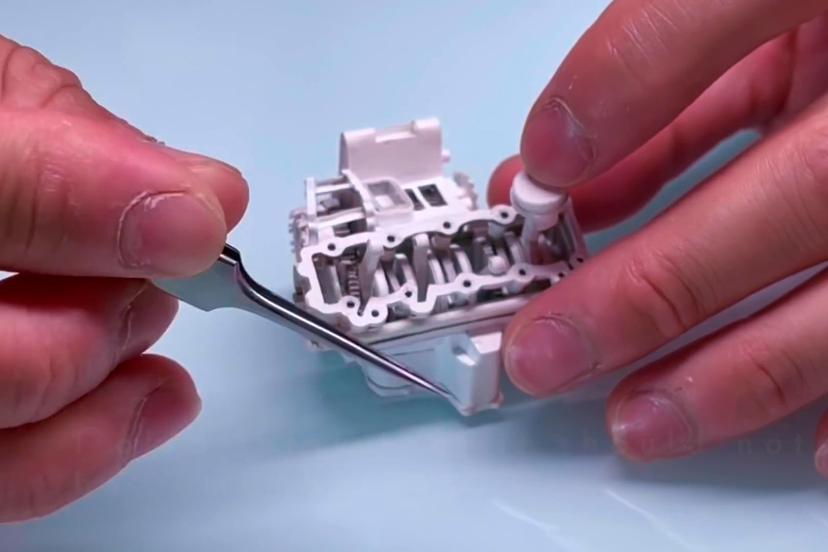 Fabricando el motor de la Suzuki Hayabusa de papel
