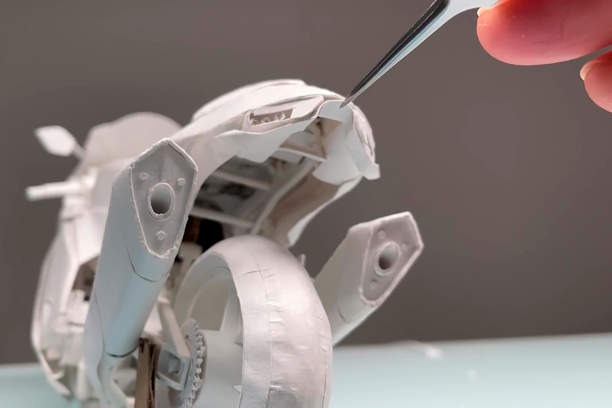 Últimos retoques a esta Suzuki Hayabusa de papel