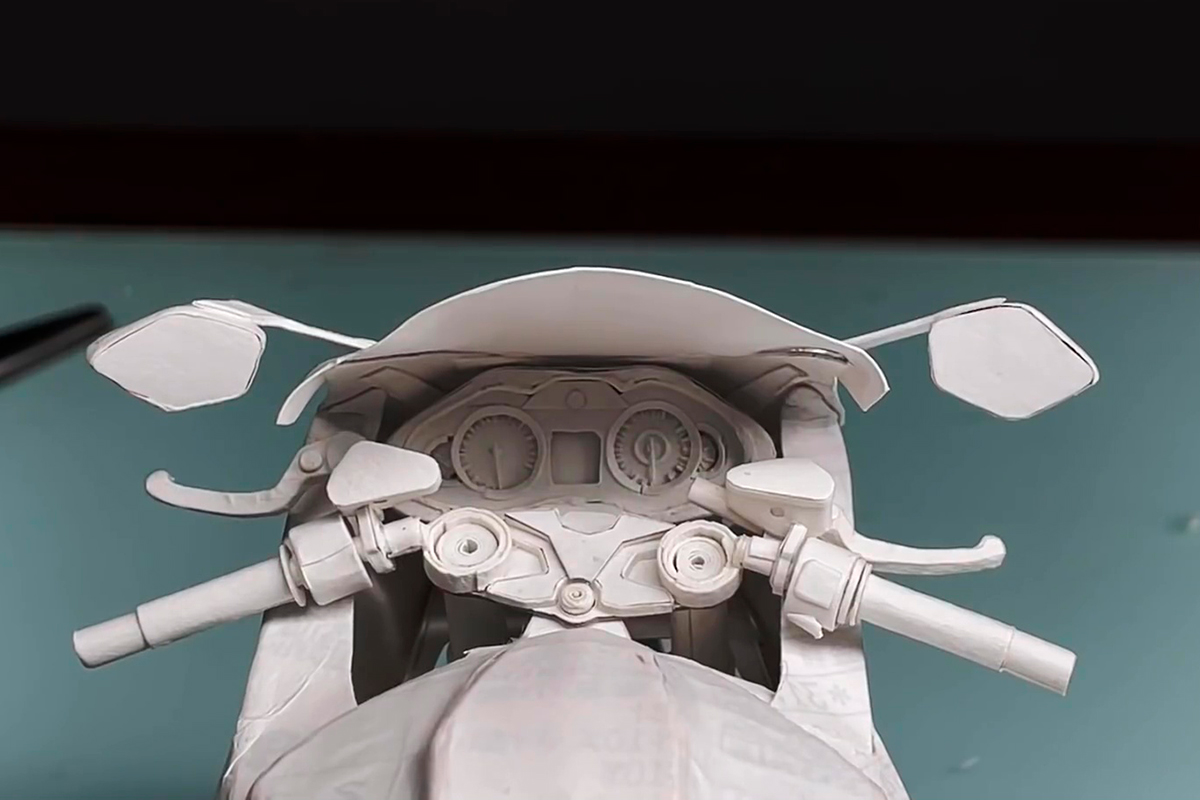 El panel de instrumentos de la Suzuki Hayabusa de papel, ¡que locura!