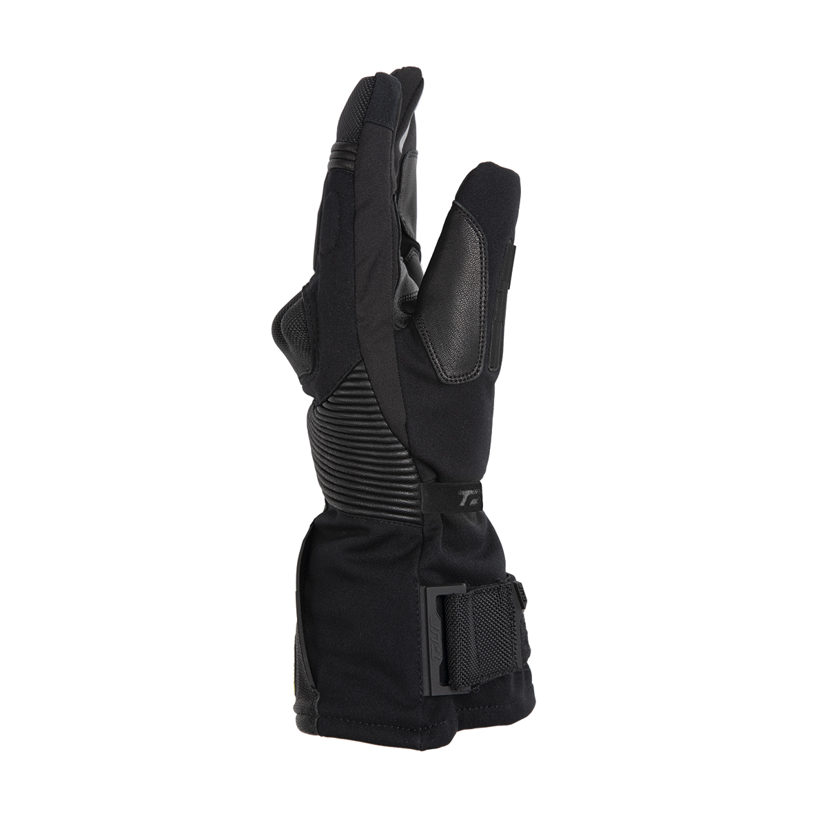 Los nuevos guantes G-ZERO de T.ur son capaces de repeler el agua en condiciones extremas