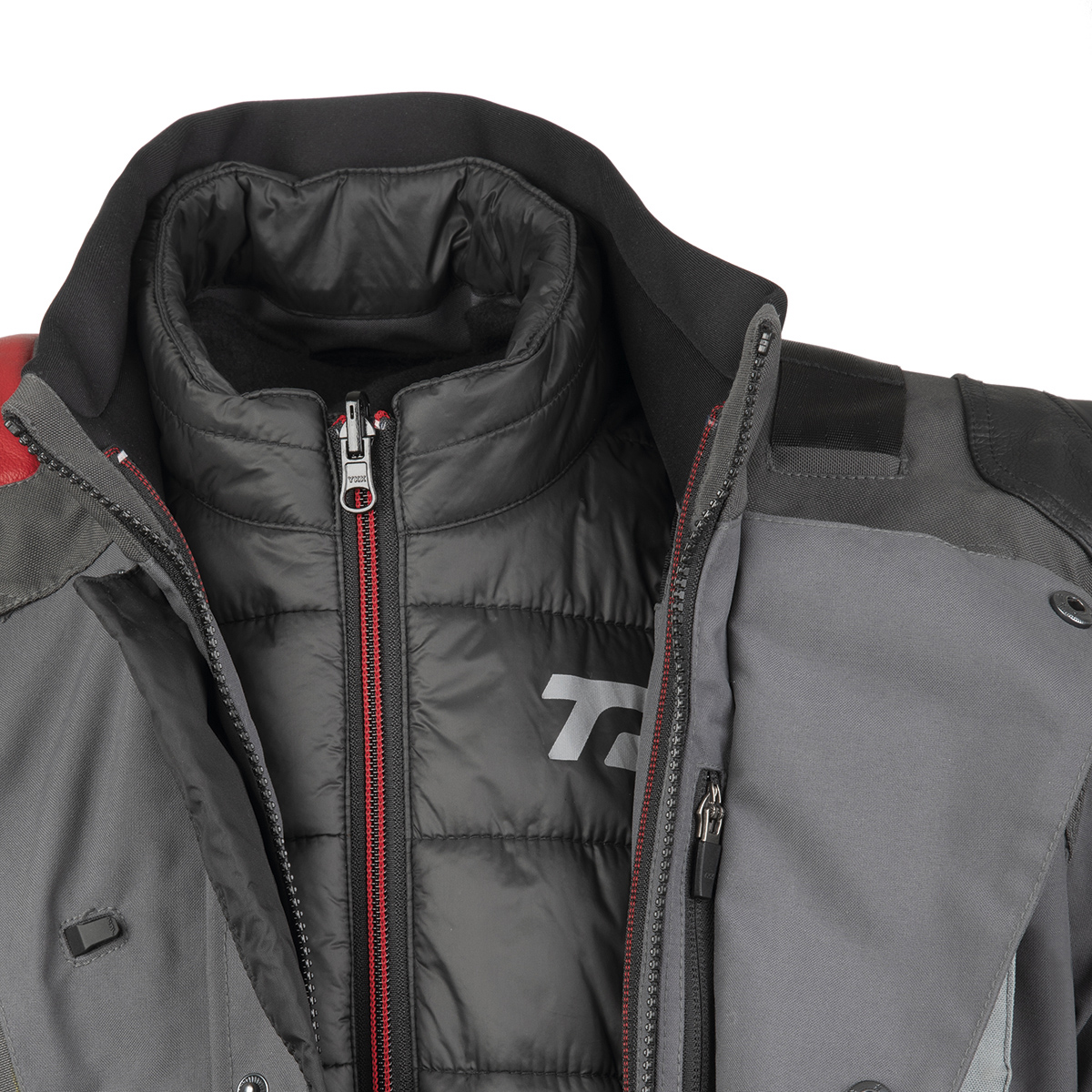 La nueva chaqueta J-ZERO de T.ur tiene dos capas de protección contra el frío: una capa principal y una térmica con Thermal Booster