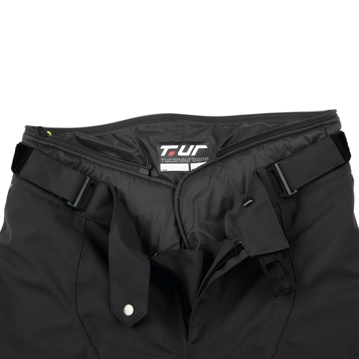 El pantalón P-ZERO de T.ur tiene cremallera para unirlo a la chaqueta J-ZERO