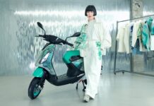 Piaggio 1 Feng Chen Wang junto a la diseñadora china