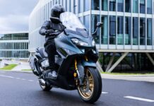 Yamaha TMax en acción