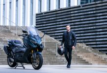 Yamaha TMax vista frontal
