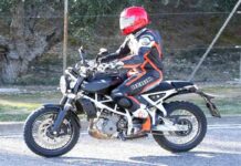 Husqvarna Svartpilen 401 vista lateral