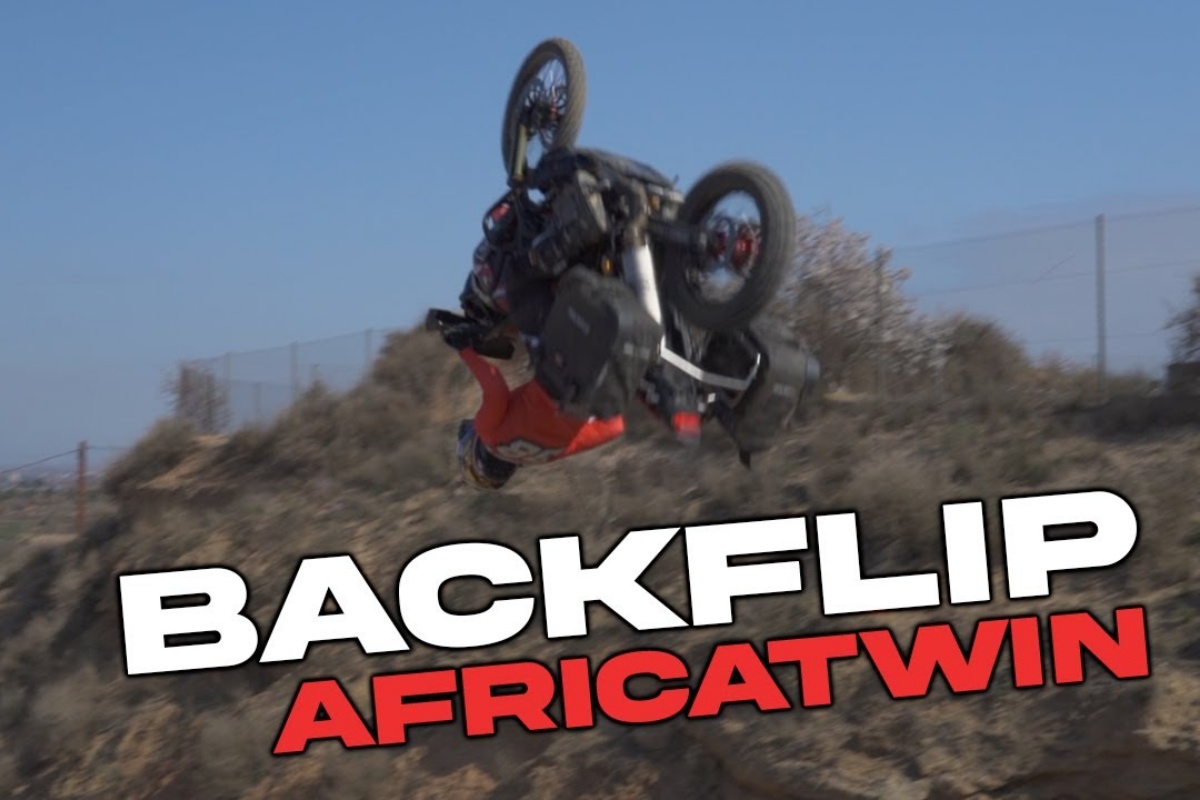 Backflip en una Africa Twin con maletas