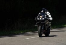Scott Wilkins pilotando la Kawasaki Ninja H2 R