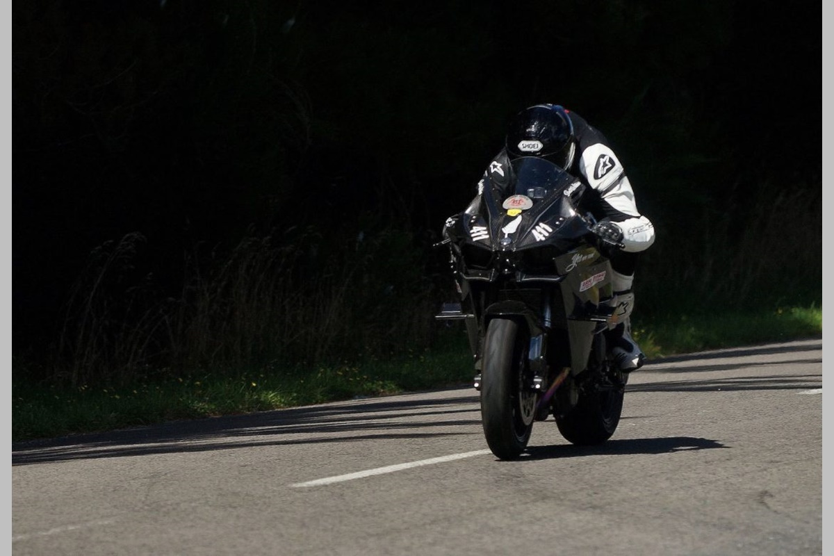 Scott Wilkins pilotando la Kawasaki Ninja H2 R