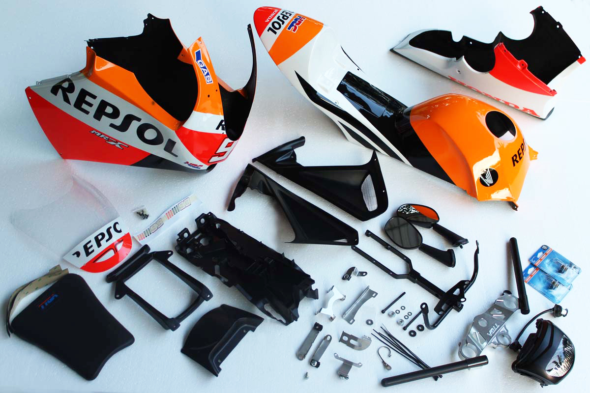 Las partes que componen el kit de Tyga para transformar a la Honda Grom en la Honda RC213V de Marc Márquez