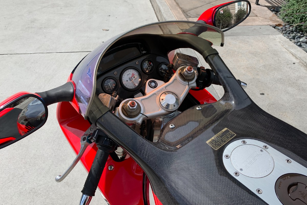 honda_nr750_-_cockpit-x3