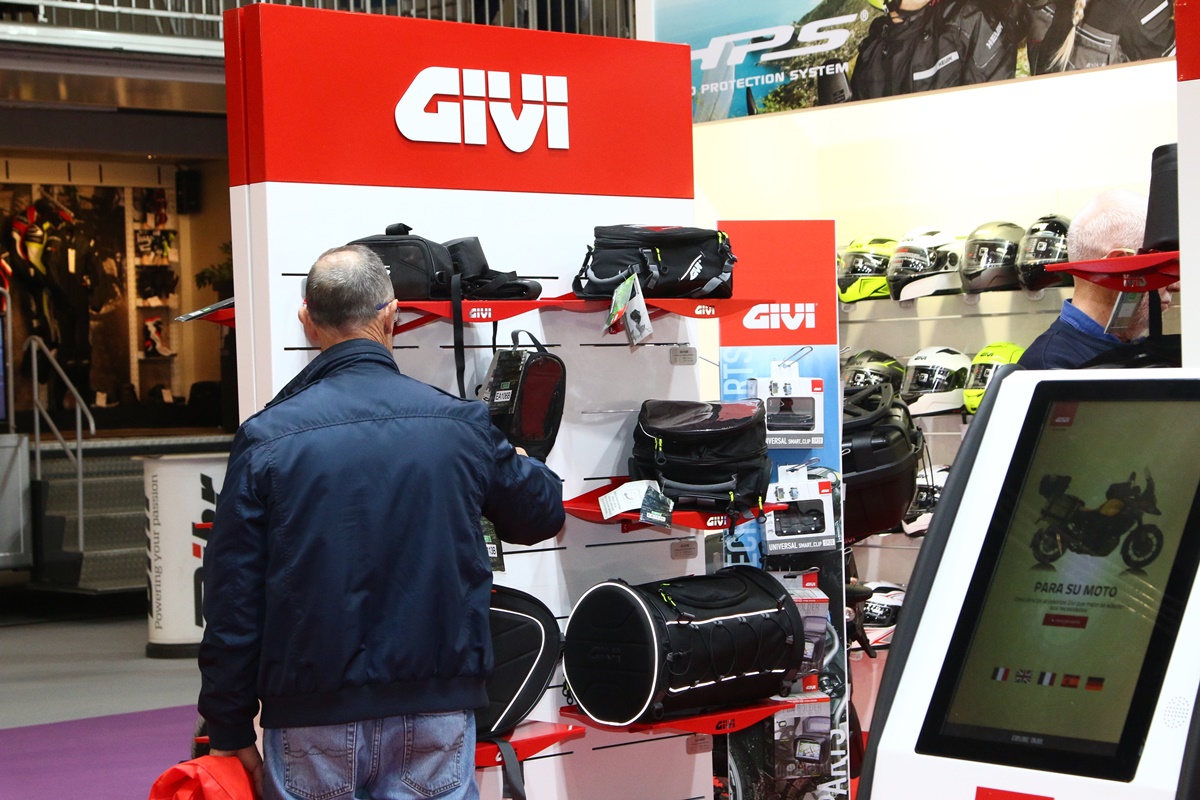 Exposición de productos Givi