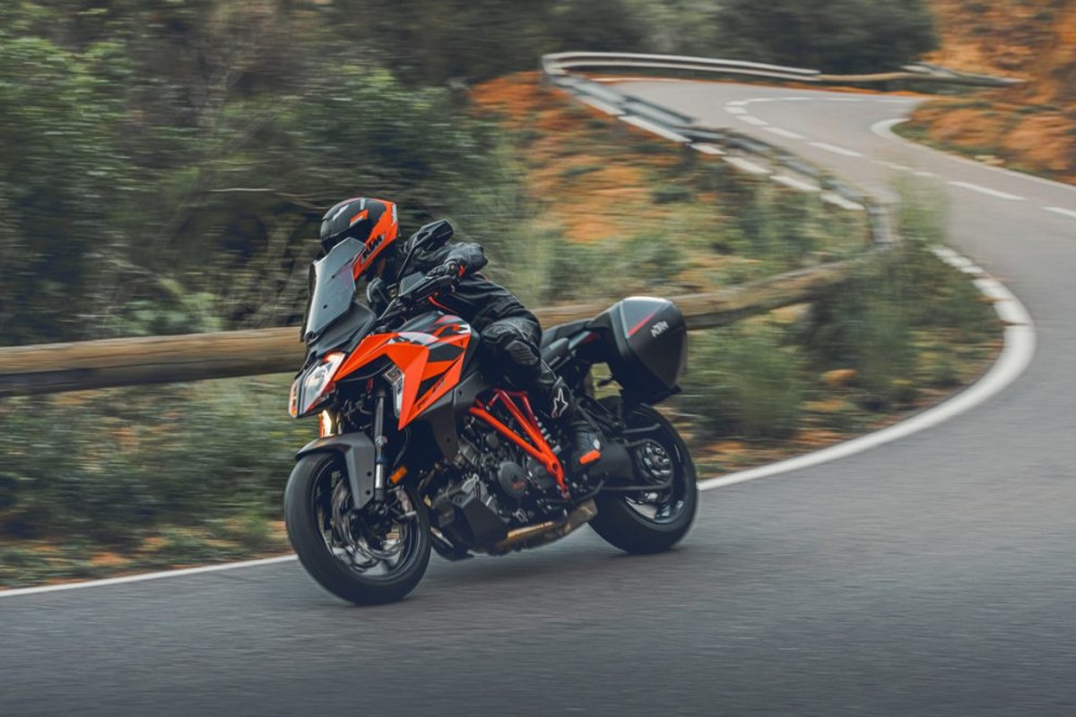 ktm-1290-super-duke-gt-2022_5