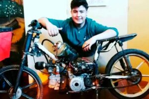 Santiago Herrera creador de la moto