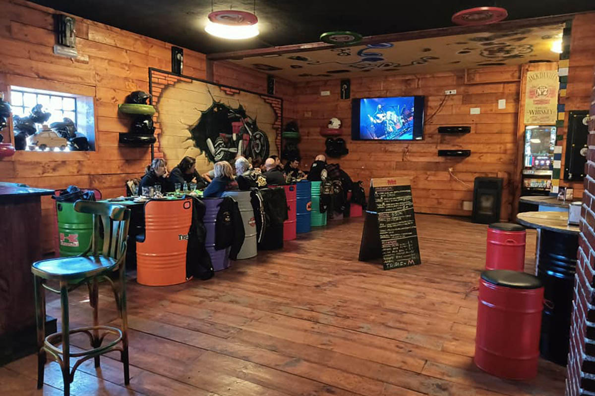 El interior del Triple M es cien por cien motero