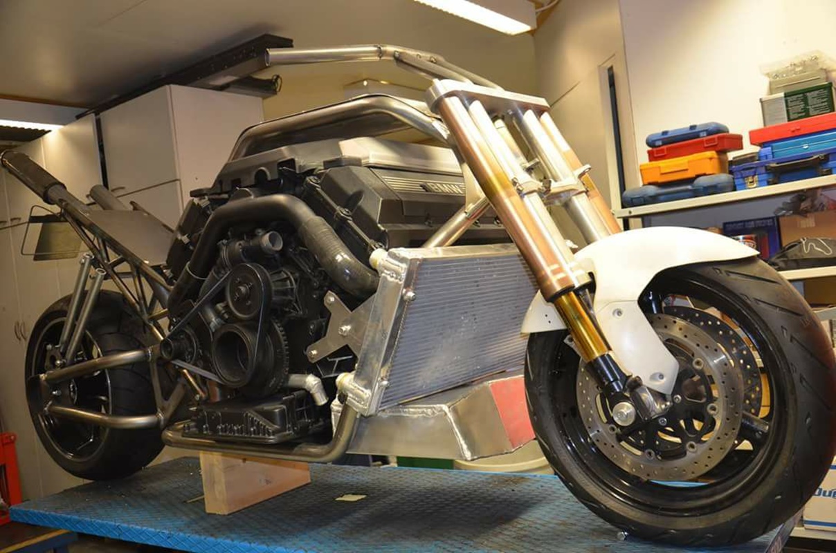 Horquilla frontal perteneciente a una Suzuki Hayabusa