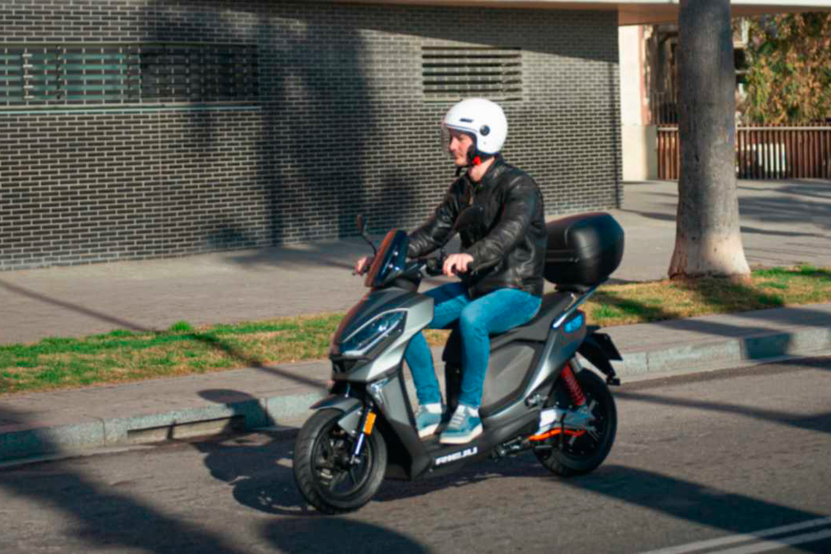 La versión 1,2KW del Rieju E-City es equivalente a un scooter de 50 cc de gasolina