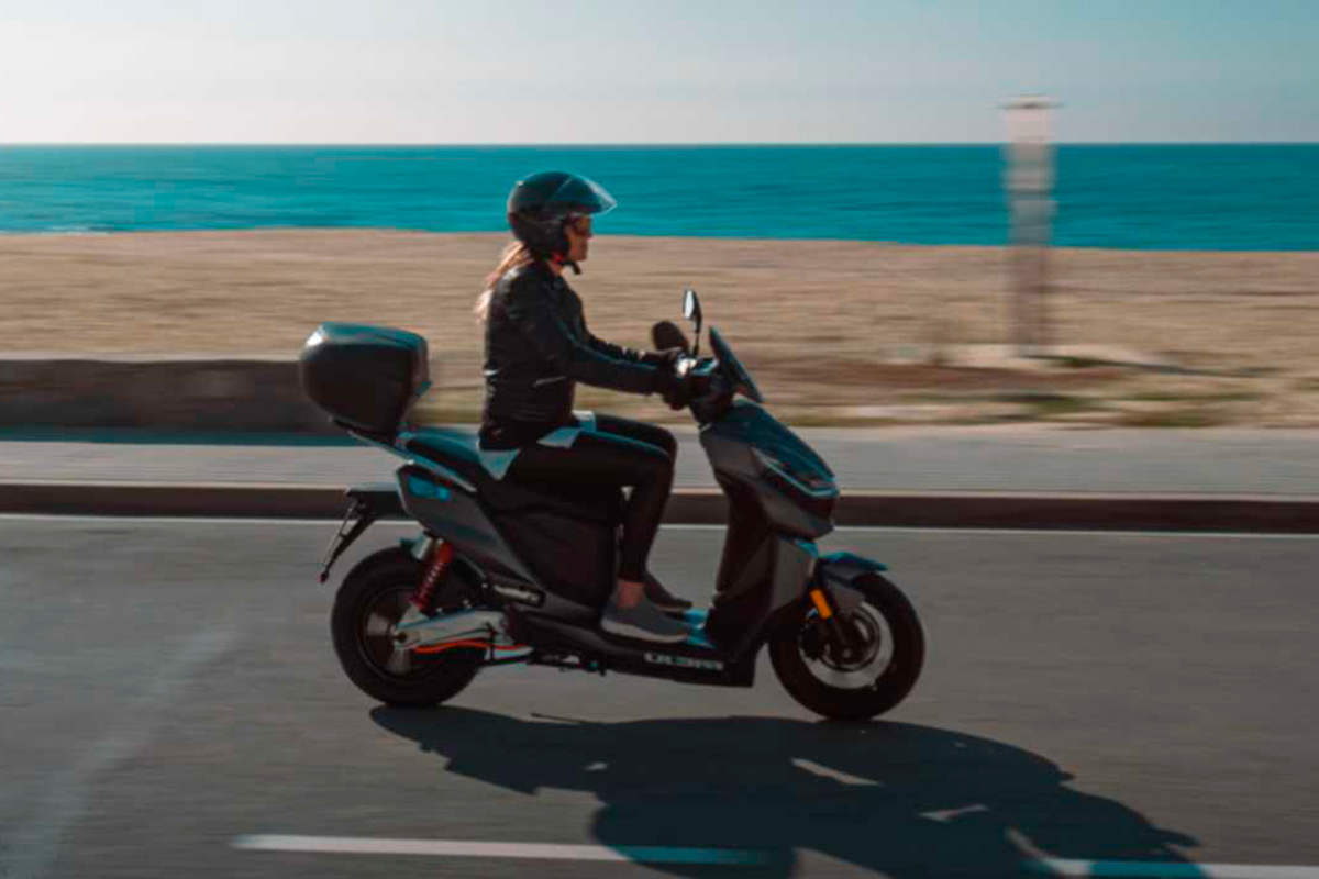 El nuevo scooter eléctrico Rieju E-City cuenta con dos motorizaciones a elegir: 1900 W o 3 KW
