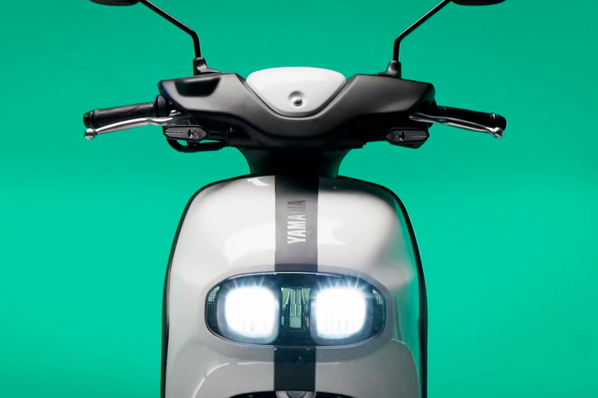 Detalle del frontal del nuevo scooter eléctrico Yamaha NEO’S