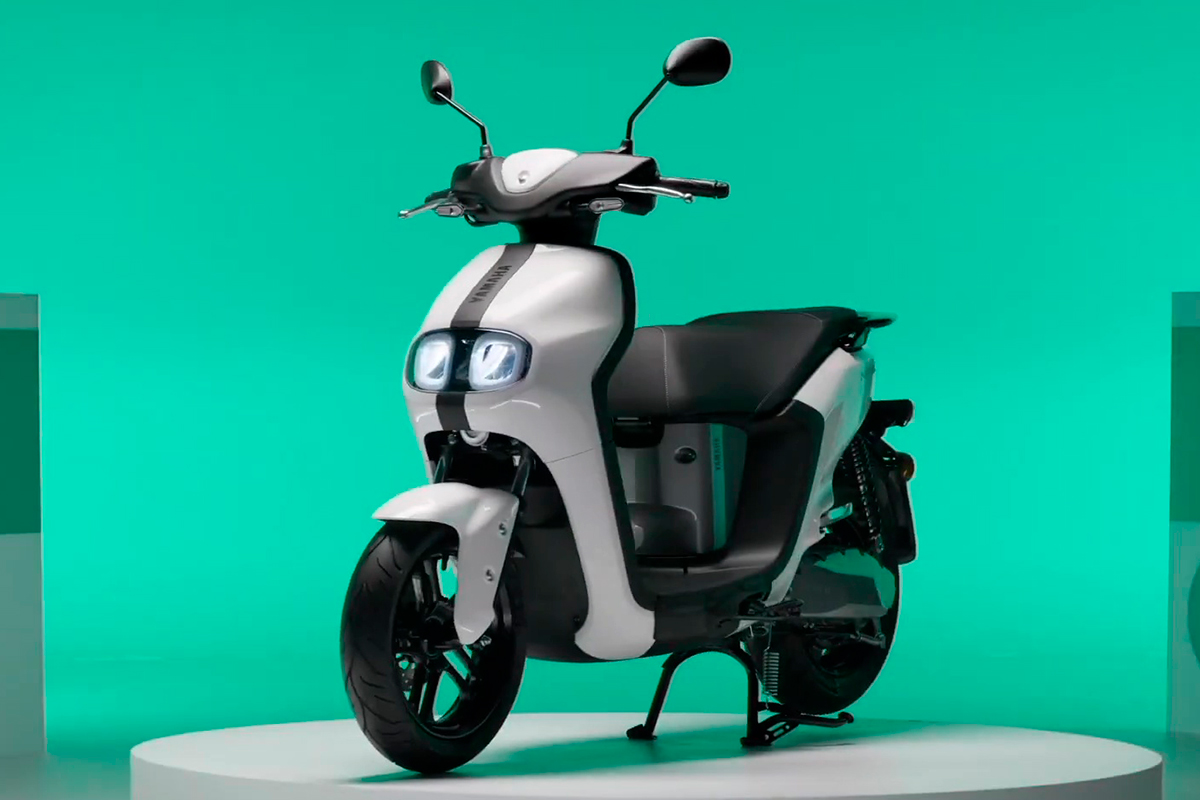 El nuevo scooter eléctrico Yamaha NEO’S se mostró por primera vez en el Salón de Tokio de 2019 como E02