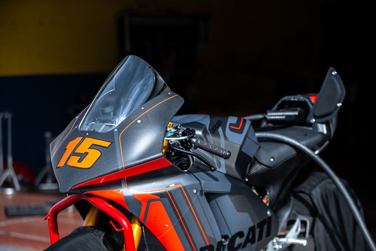 Ducati "V21L" de pruebas en circuito