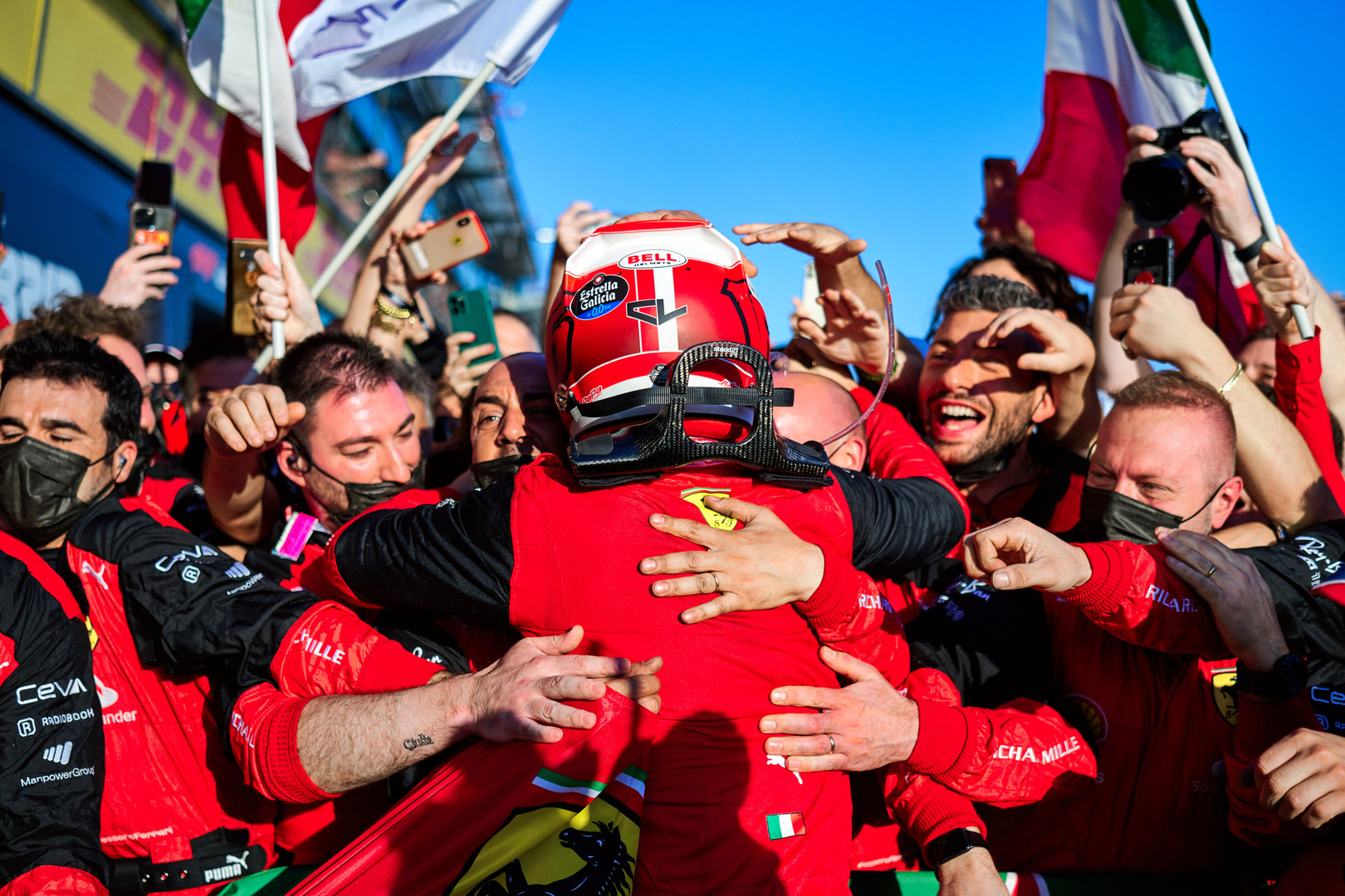 Leclerc celebrando su victoria en Melbourne