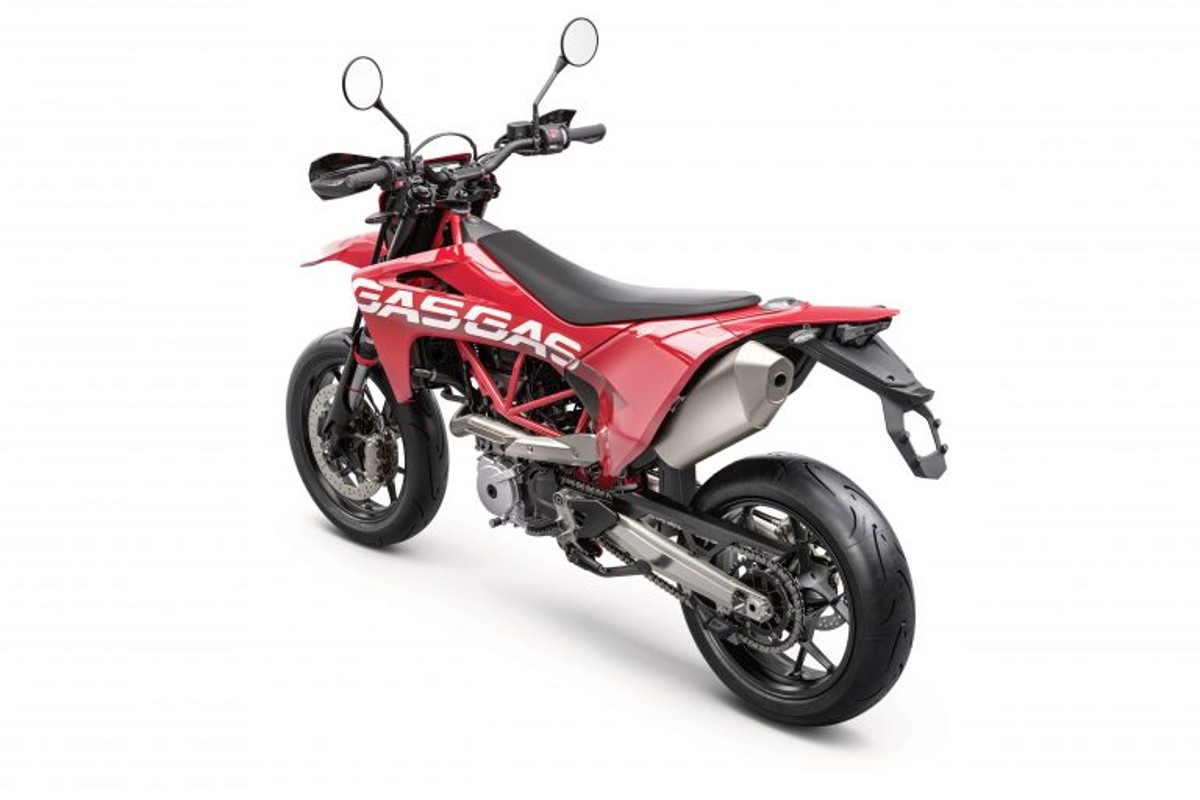 gasgas-sm-700-30308-studio-768x512