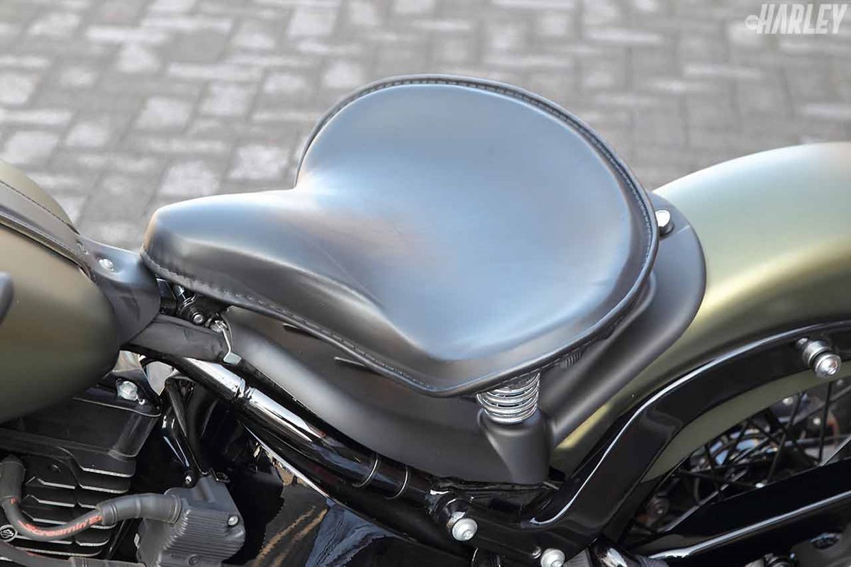 El asiento rememora el diseño clásico del modelo