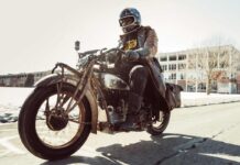 Randy “Detroit” Hayward conduciendo por las calles de Detroit