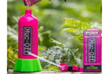 Cuenta con botella biodegradable y dos sobres de producto