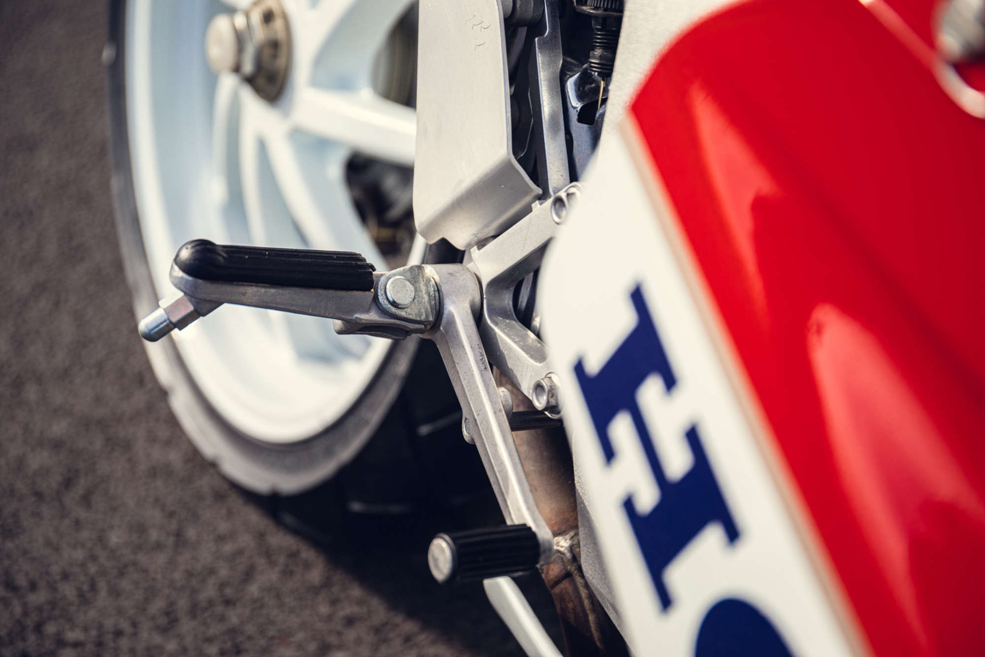 Honda VFR750RR RC30 con solo 2 millas