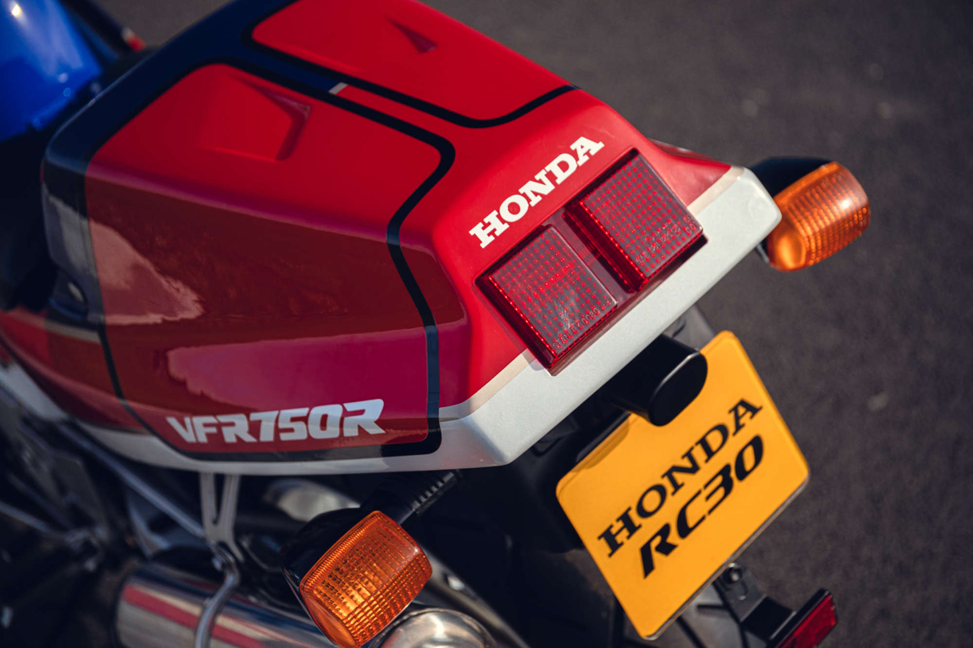 Honda VFR750RR RC30 con solo 2 millas