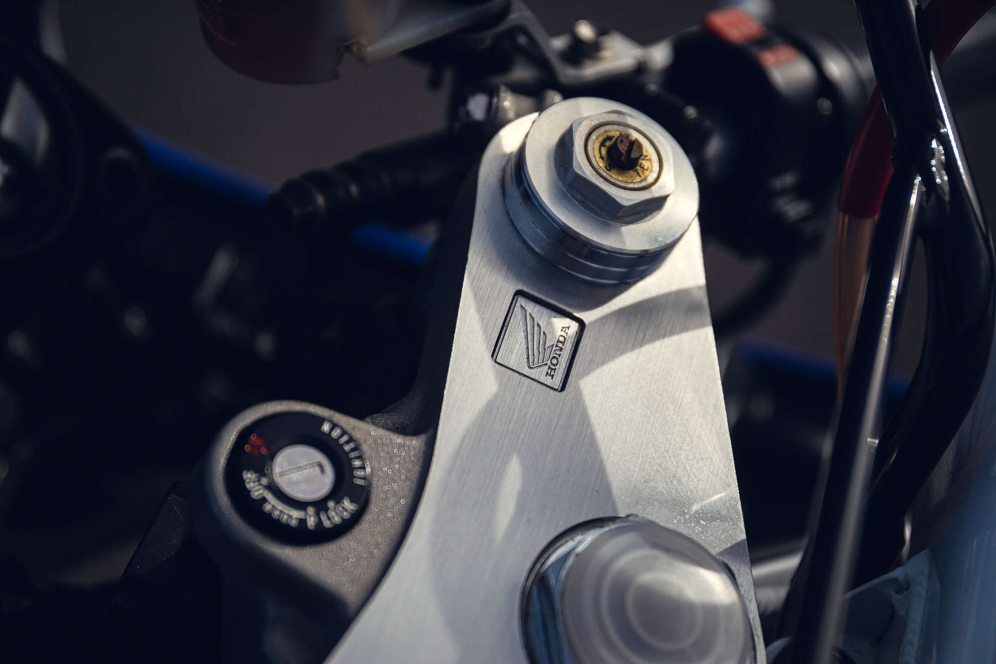 Honda VFR750RR RC30 con solo 2 millas