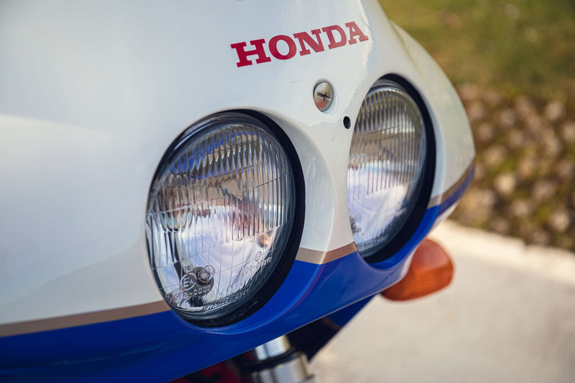 Honda VFR750RR RC30 con solo 2 millas