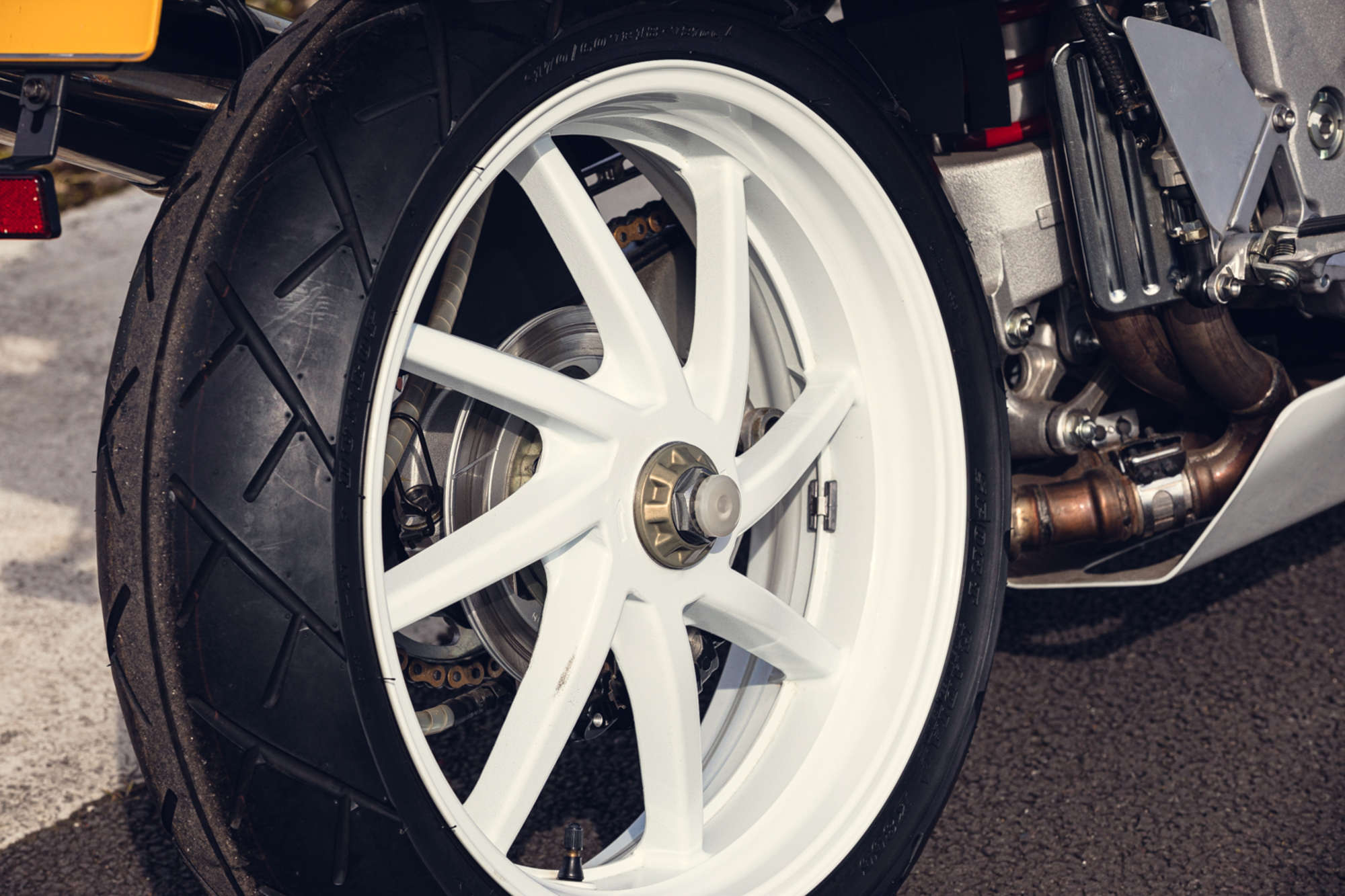Honda VFR750RR RC30 con solo 2 millas