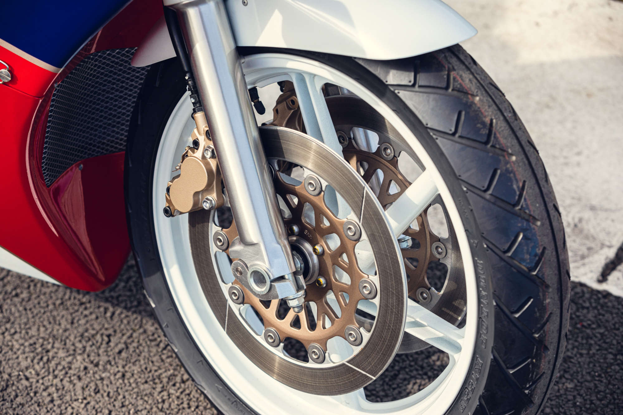 Honda VFR750RR RC30 con solo 2 millas