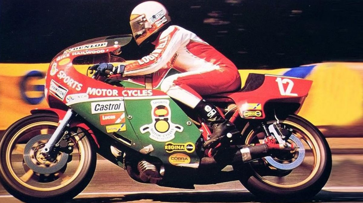 Mike Hailwood en el Tourist Trophy de 1978 a mandos de la  Ducati 900SS