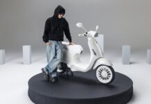 Es modelo exclusivo de Vespa ideado y diseñado personalmente por el cantante