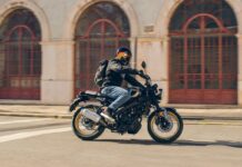 Nueva Yamaha XSR125 Legacy 2022 en acción